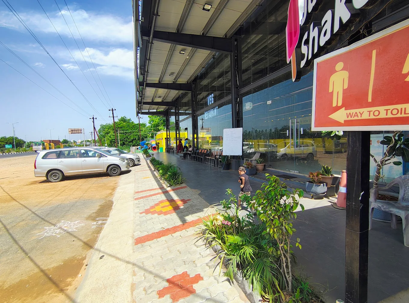 bus friendly restaurant Trichy Chennai highway